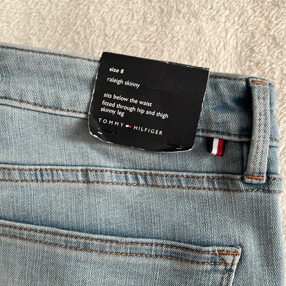 NWT Tommy Hilfiger Light Wash Jeans - Picture 2 of 7